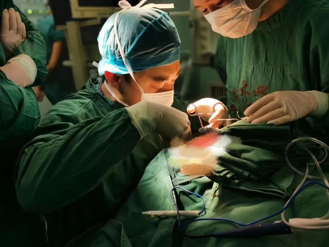 打呼噜会猝死？38 岁男子长期睡觉憋醒，嗓子眼被「堵实」