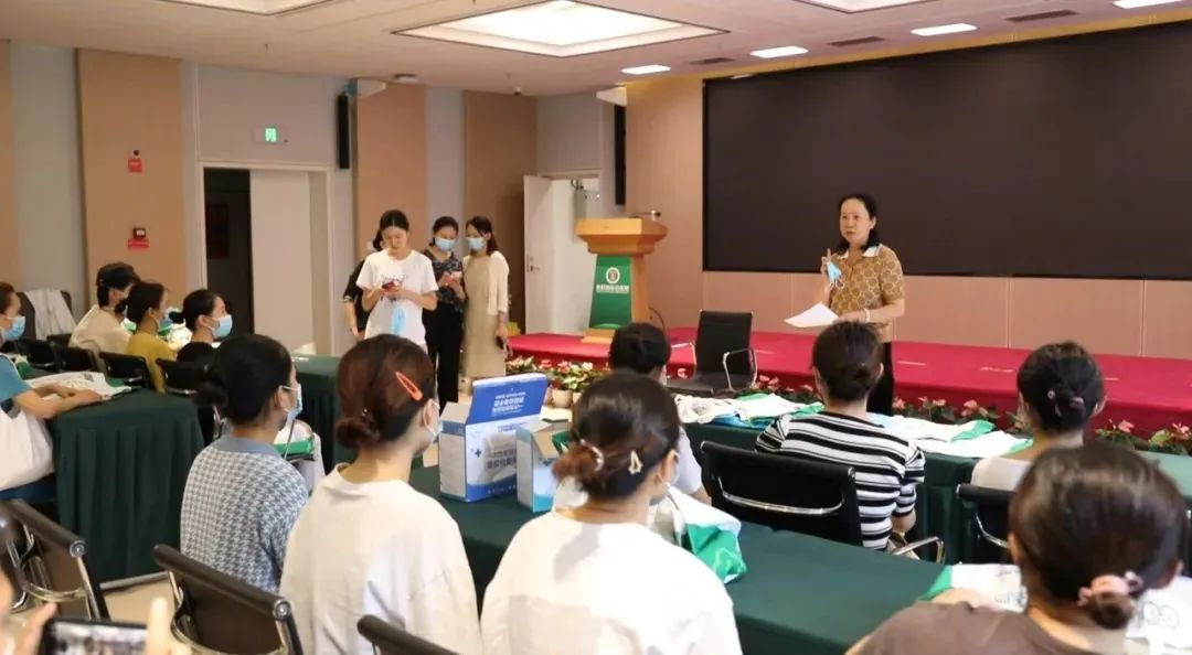 162 名医护人员分赴花溪、乌当重点社区、学校及隔离酒店，贵黔国际总医院硬核助力疫情防控