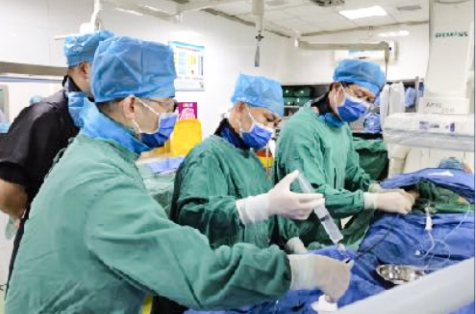 九江市第一人民医院总院心血管内科完成九江市首台新一代无导线起搏器 MicraAV 手术，开启房室同步无导线起搏应用的新篇章