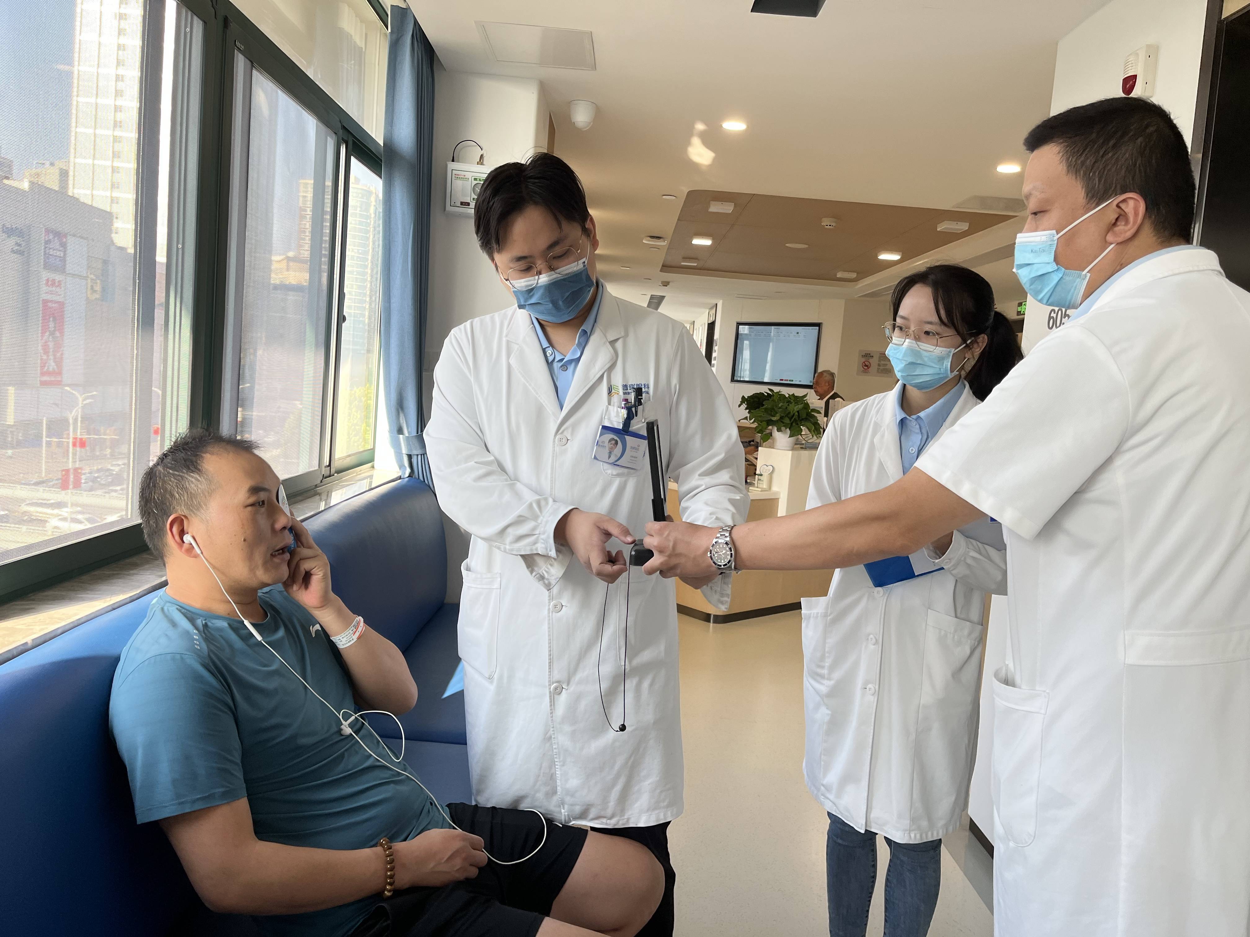 高科技三焦点散光人工晶体在武汉普瑞眼科医院成功植入