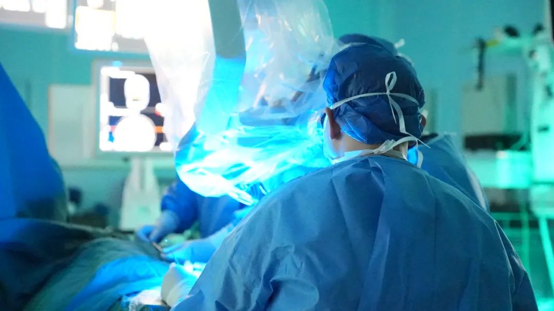 年逾 70 岁，心系患者重返医坛——神经外科刘胜教授加入萨米医疗