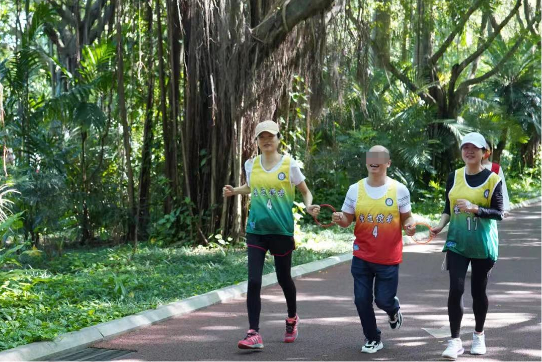 广西壮族自治区人民医院「光之使者」志愿服务队举行助盲光明健康跑活动