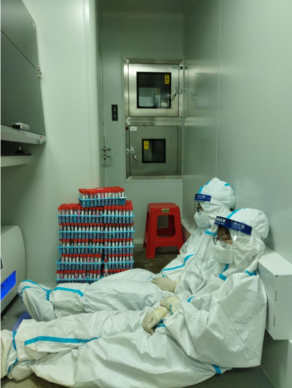 桂林医学院第二附属医院国庆期间核酸检测高达 40 多万人次，单天最高近 10 万人次