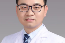 血管与肿瘤介入科唐俊：导丝如发游走血管，巧手取栓「铅衣侠」