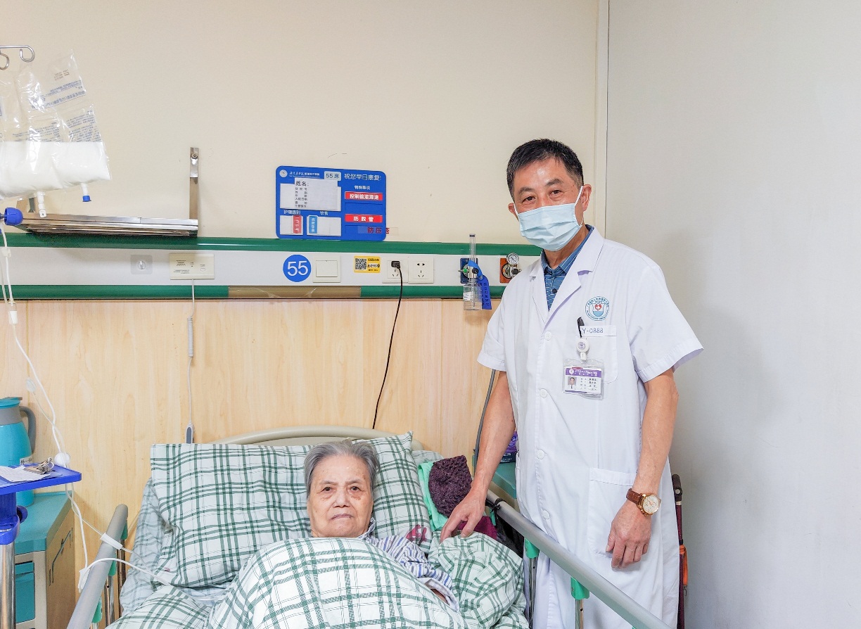 不放弃！医生挑战高龄「禁区」，为 92 岁患癌婆婆成功「拆弹」