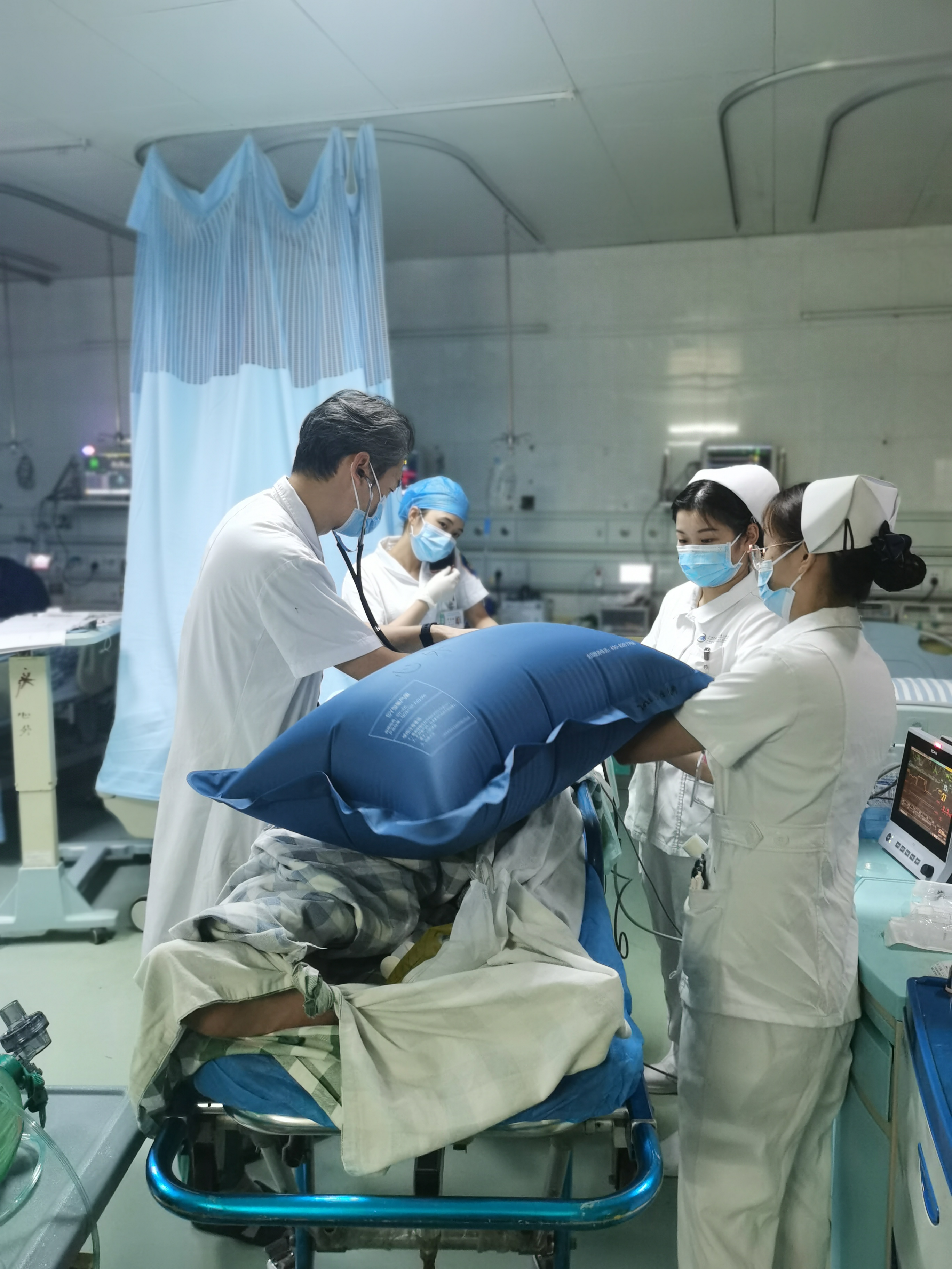 区县两级医院完成生命接力  连夜抢救刀伤心脏破裂患者