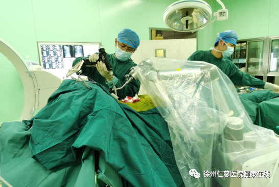 天玑骨科机器人辅助，50 岁椎体骨折患者成功手术