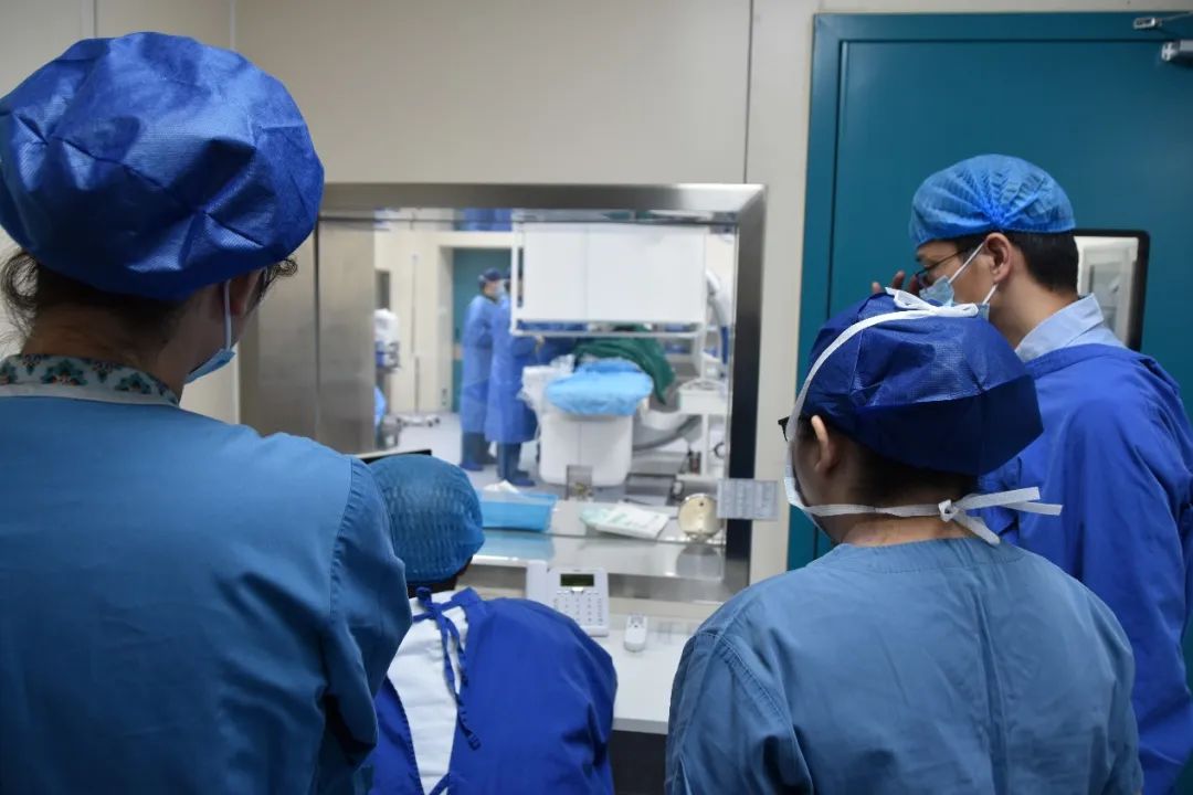 高博上海阿特蒙医院第一例骨转移瘤微波消融+骨水泥填充术顺利实施