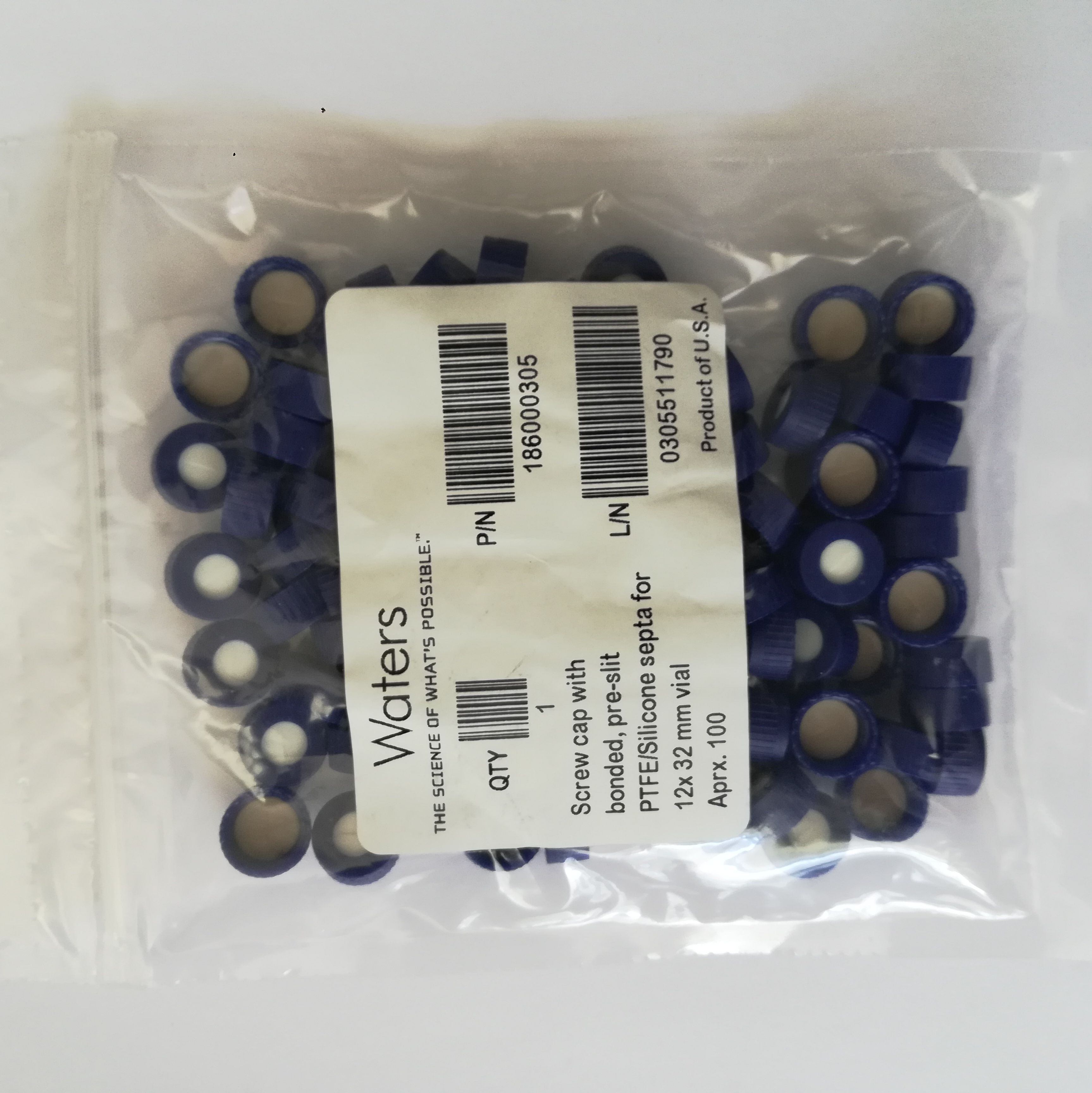 186000305-沃特世Blue, 12 x 32 mm Screw Neck Cap and Preslit PTFE/Silicone Septum, 100/pk