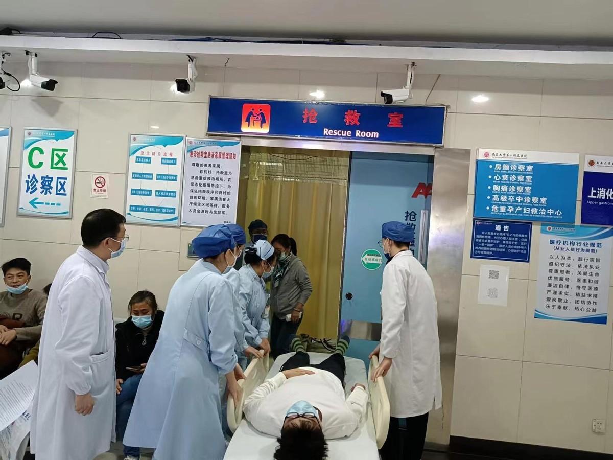 南昌大学二附院急诊科开展应急用血预案多学科联合演练