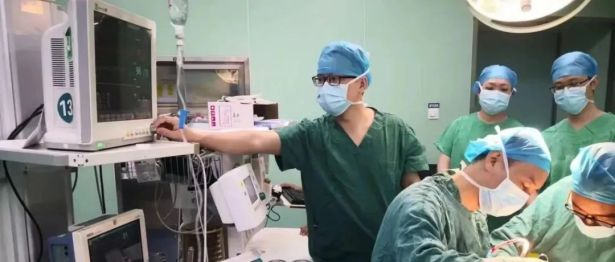 无影灯下的生命守护神—记广东省柔性援疆专家邹振飞