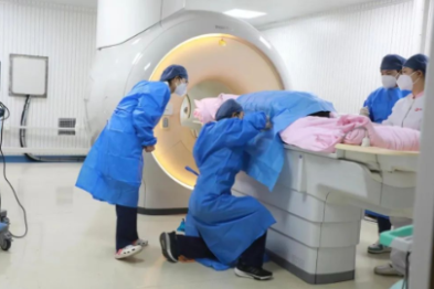 媒体聚焦|「学习强国」报道「跪地女医生」陈宝莹的感人故事