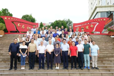 白衣递友情​—记广东省柔性援疆专家黄运强