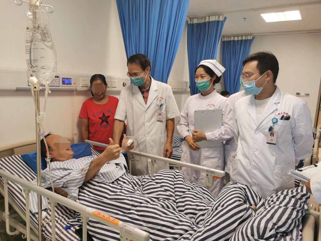 广西壮族自治区人民医院为七旬老人开展前列腺电剜除术