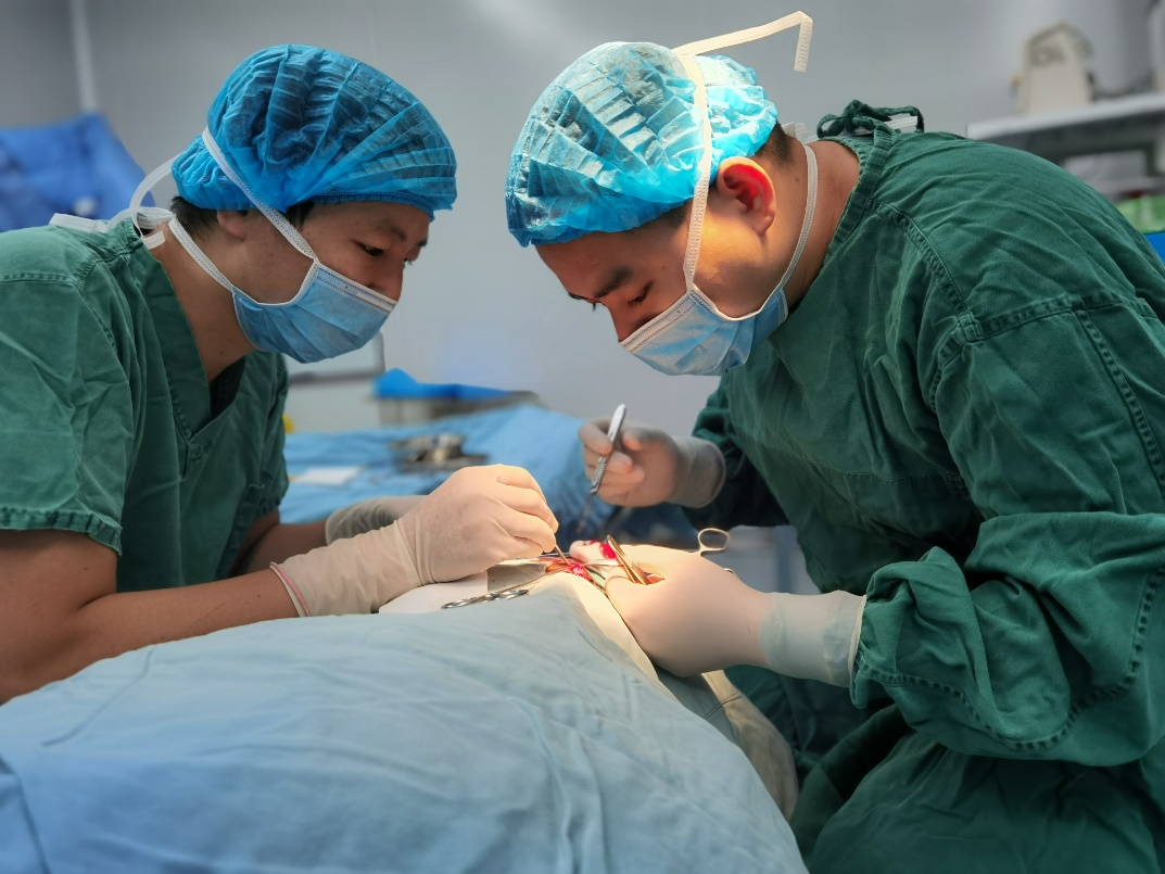 南昌大学二附院廖兵：医路向西 万里援疆