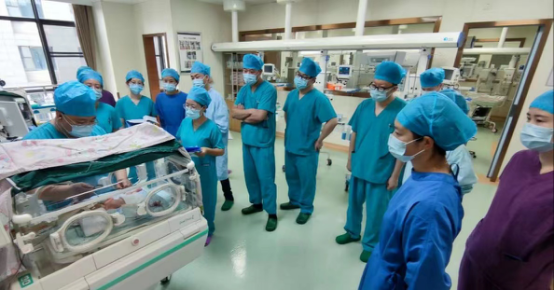 出生仅 700 g 的小宝宝长大啦！浙江大学明州医院新生儿科精心照护早产儿健康