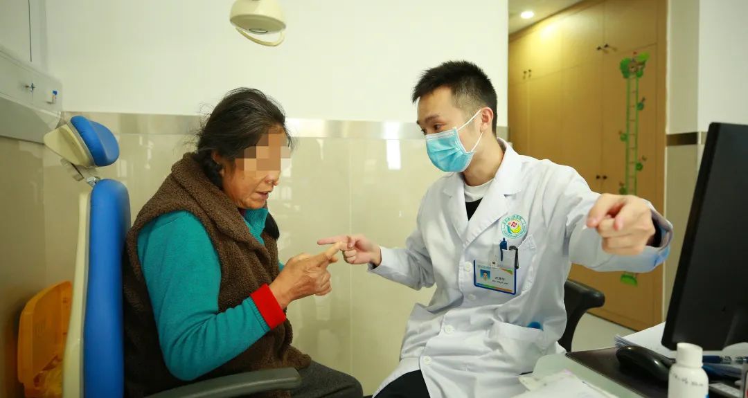 合江县人民医院眼耳鼻喉科医生宋潇宇：用专业和温情，守护患者的健康