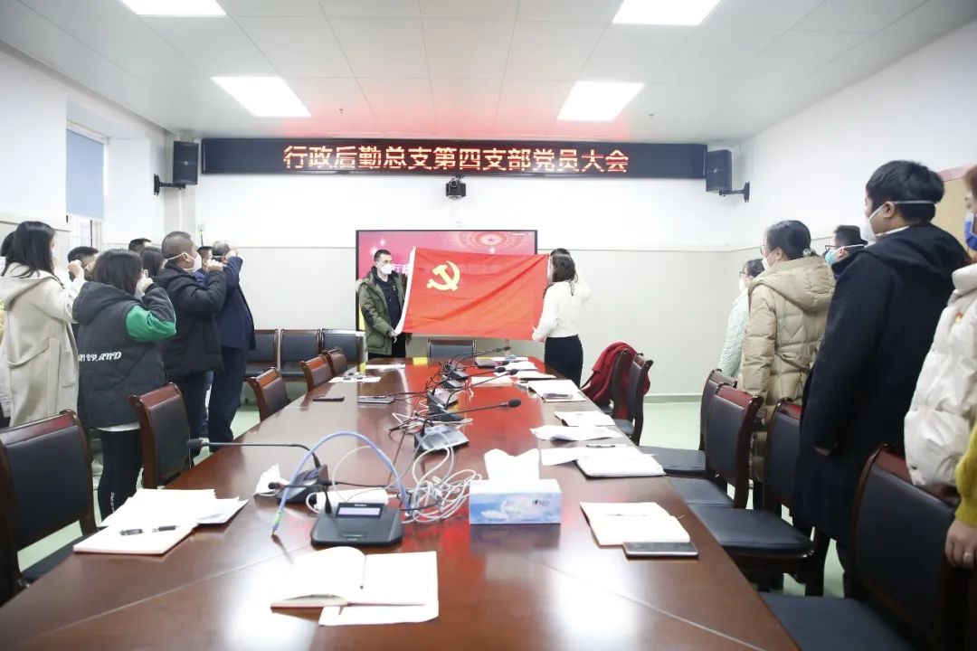 深入贯彻党的精神， 九江市第一人民医院书记「上门听会」指导支部党员学习