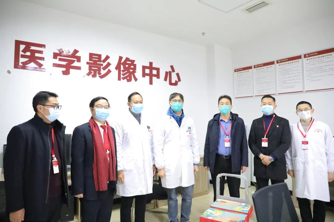 情系职工 | 合江县中医医院领导慰问坚守一线医护人员