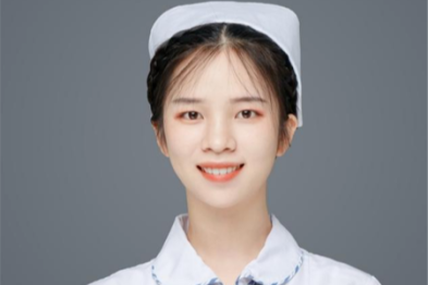 一把伞撑起寒冬暖意——柳州市红十字会医院「准 00 后」护士救助菜市昏迷老人