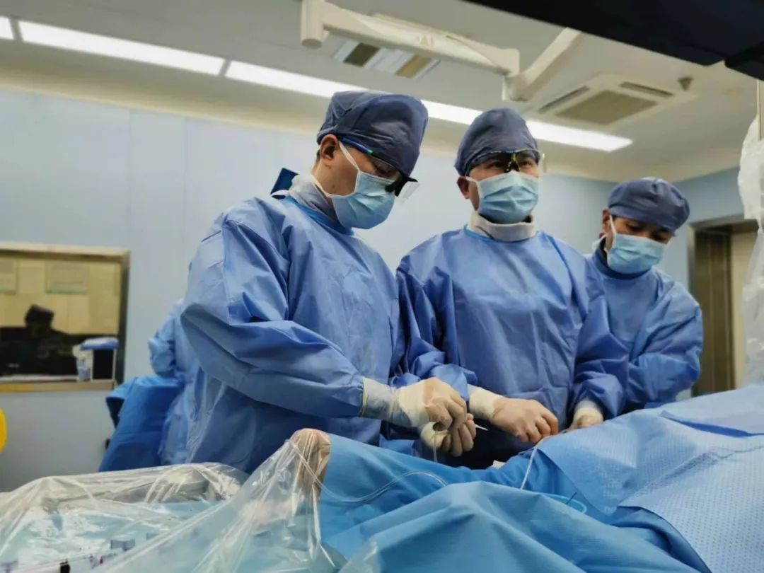 救命神器（ECMO）支持下的一台 Debuff 叠满手术——多学科协作成功救治一位高龄复杂冠心病患者