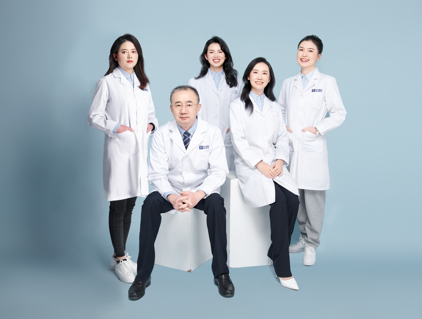 肖云皋教授深度解读眼底病患病例艾维眼科医院眼底病科推出周五病案日