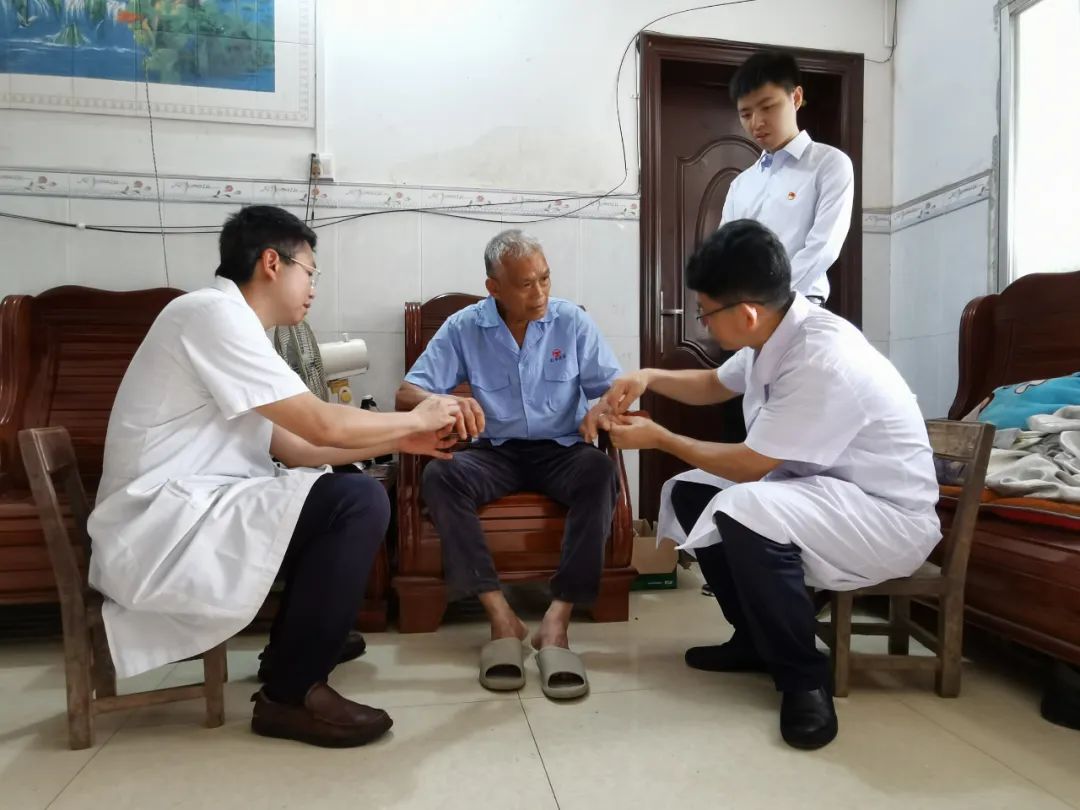 广西中医药大学一附院《「轮值村医」健康帮扶 助力乡村振兴》入选人民网 2022 乡村振兴创新案例