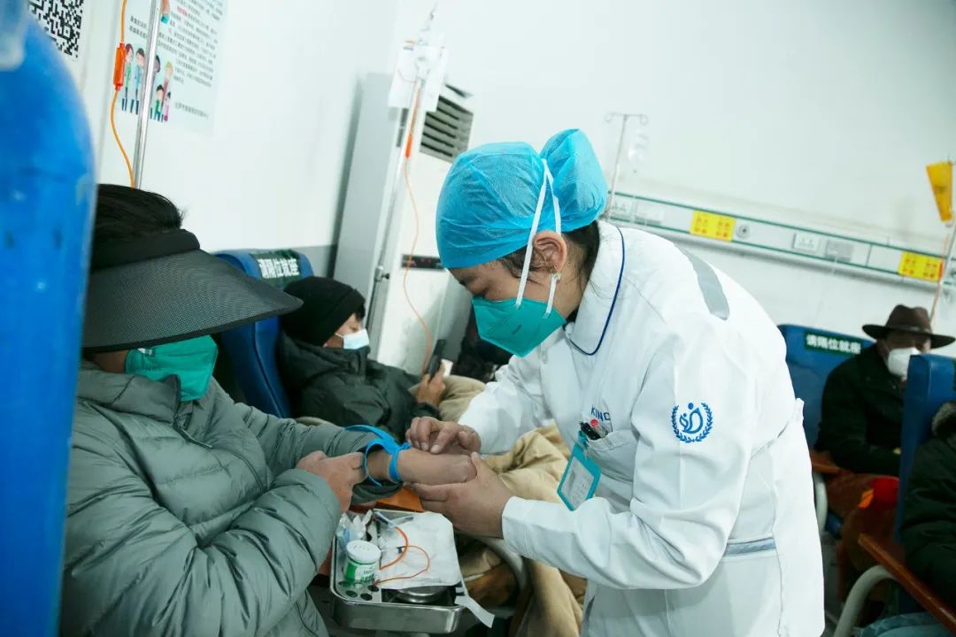 有一种「天爱」叫病人照顾患者 ——向轻伤不下火线的天使致敬