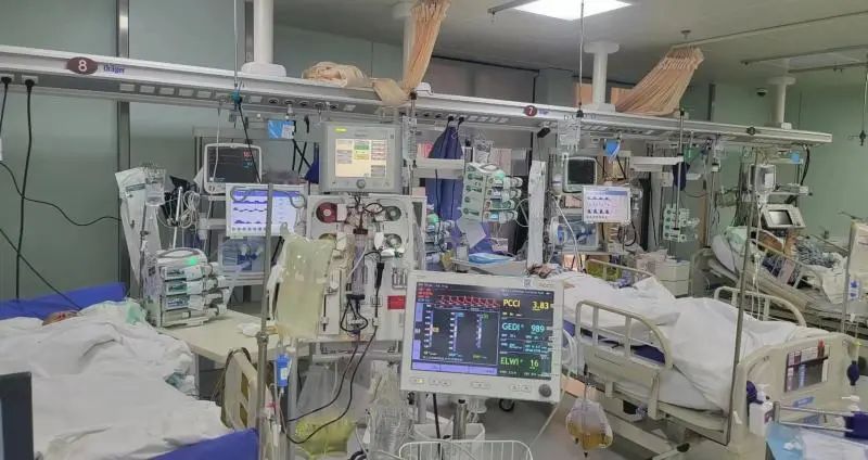 上海市同济医院重症医学科为新冠重症患者托举生命的防线
