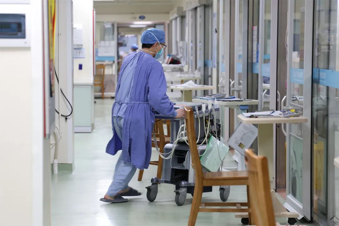 重症医学科：「这是最后一关了，虽然很难，但一定要闯过去」