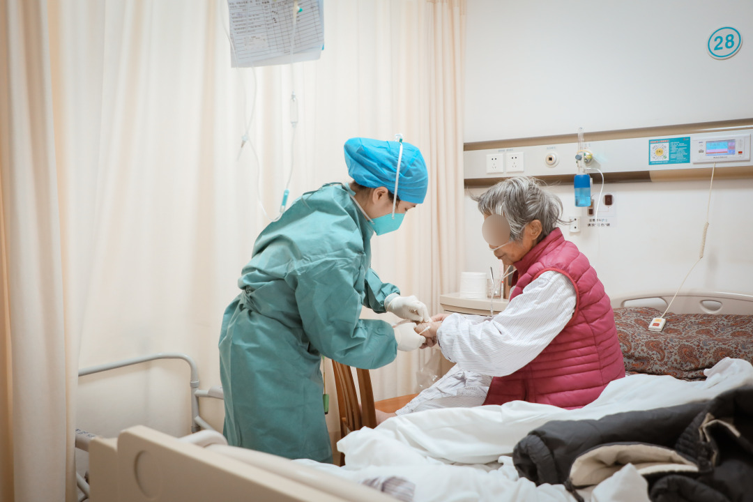 呼吸与危重症医学科:「我心疼我们的病人,也心疼我们的医护人员」