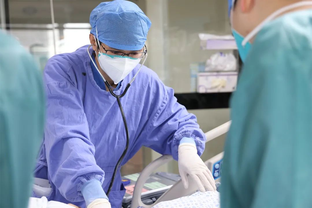 重症医学科：「这是最后一关了，虽然很难，但一定要闯过去」