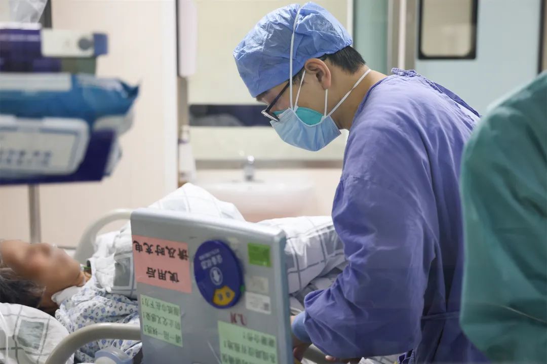 重症医学科：「这是最后一关了，虽然很难，但一定要闯过去」