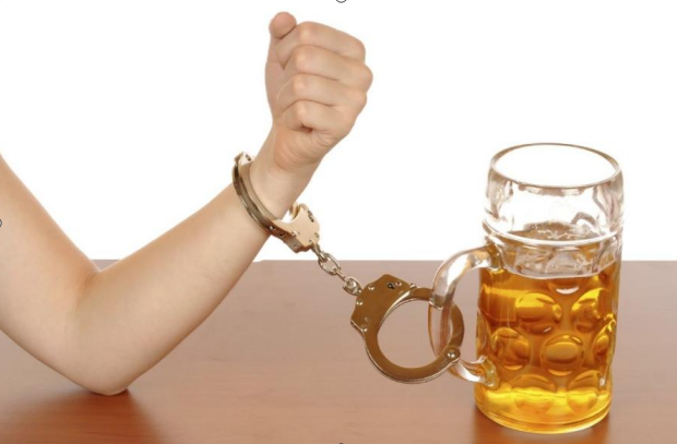 肝脏受损，没有一口酒是无辜的