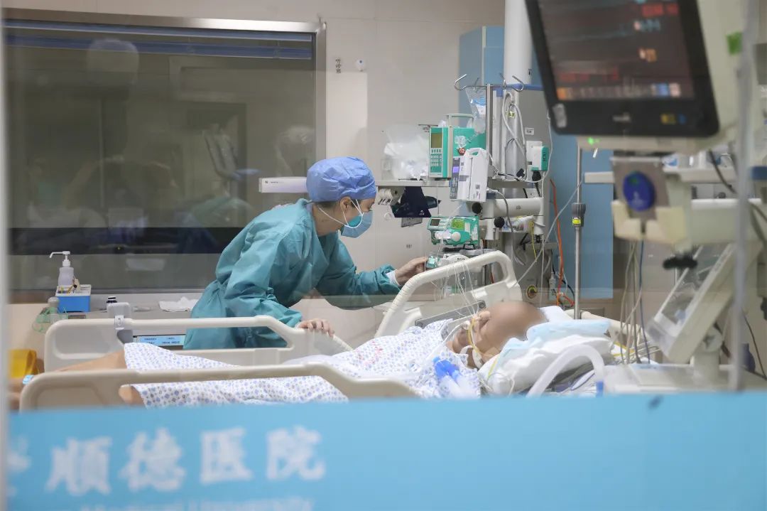 重症医学科：「这是最后一关了，虽然很难，但一定要闯过去」