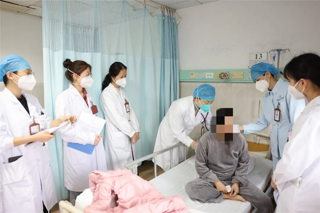 这个特殊时期，广西医科大学第一附属医院每一位「呼吸人」都在战斗