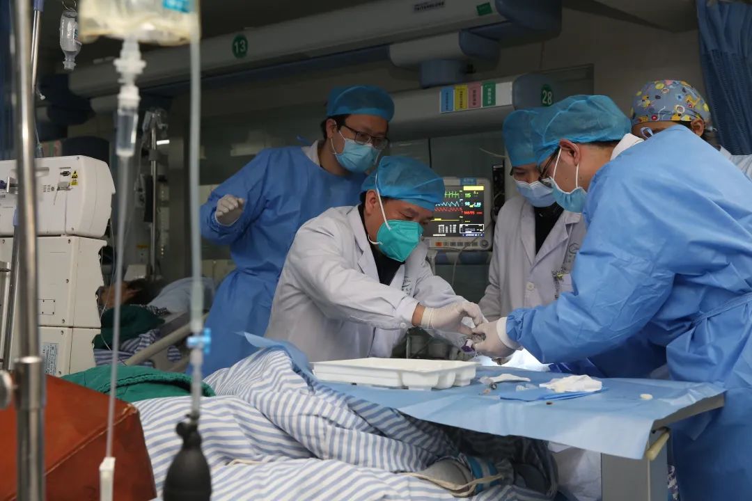 迎难而上：4 岁女孩危在旦夕，SICU 全力救治