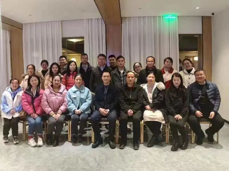 春节前，九江市第一人民医院院领导看望慰问在华西求学活水学子