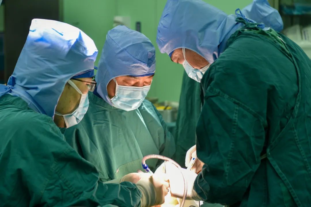 终末期踝关节炎：徐州仁慈医院率先在淮海经济区完成数字化人工全踝关节置换手术