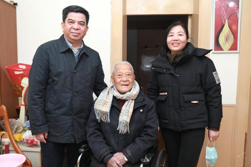 新春慰问暖人心！南昌大学二附院走访慰问离休干部