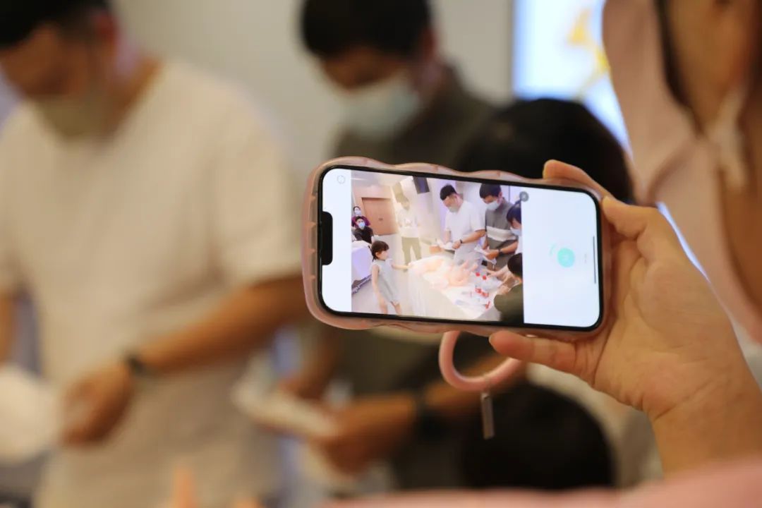 胡歌官宣当爸爸，这一次为爸爸们鼓掌～