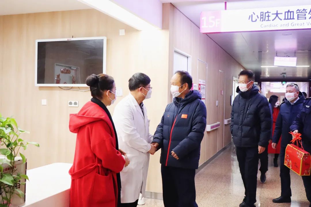 迎春送暖 西安国际医学领导慰问西安高新医院一线医务工作者