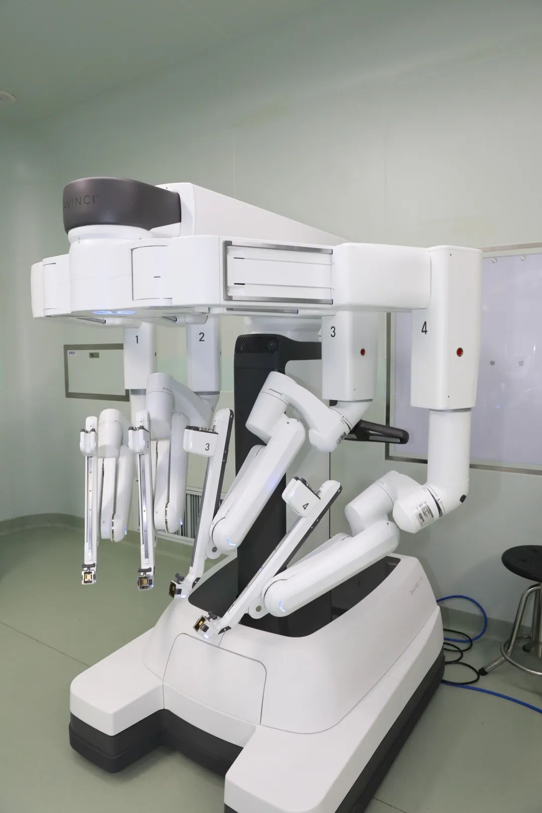 达芬奇手术机器人-1.JPG