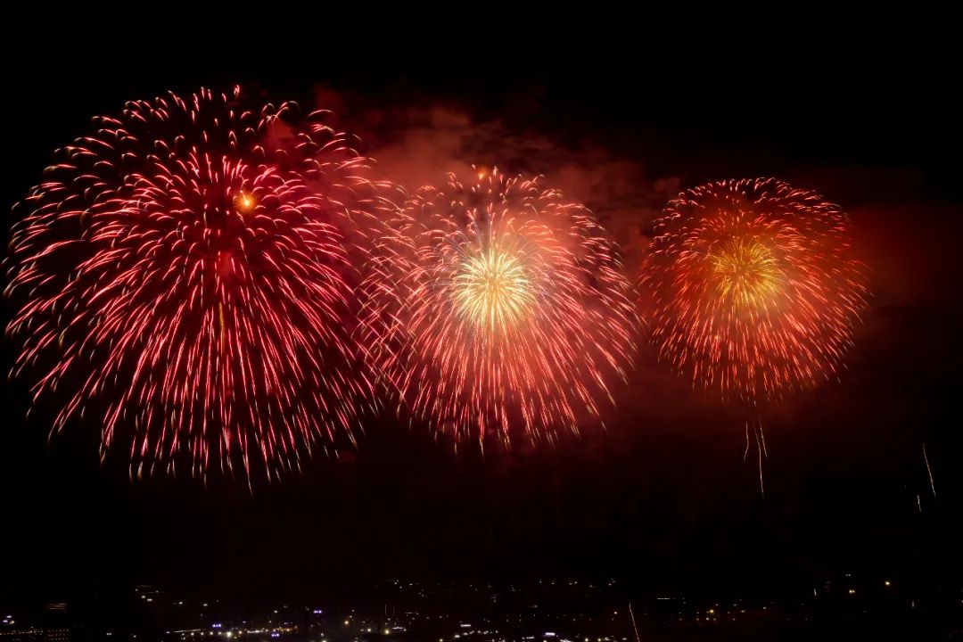 绚烂!烟花绽放国际医学城