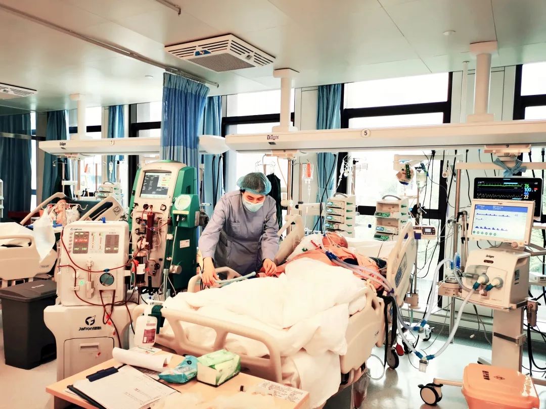 重庆松山医院 ICU 肖莉：生死之门的最后坚守
