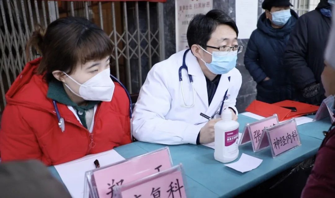 西安高新医院与西安市第一社会福利院举行医联体合作签约授牌仪式及义诊活动