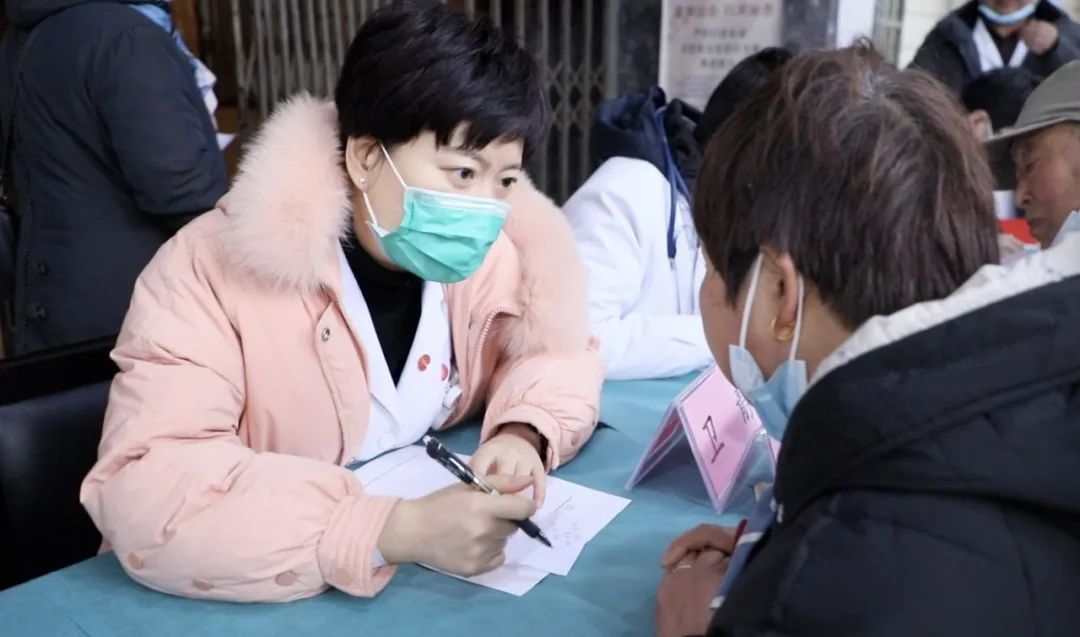 西安高新医院与西安市第一社会福利院举行医联体合作签约授牌仪式及义诊活动