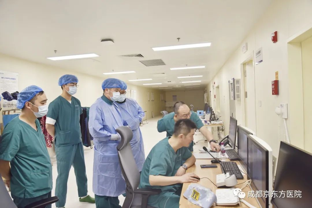 男子血管钙化硬如石，振波球囊技术碎「石」打通生命线