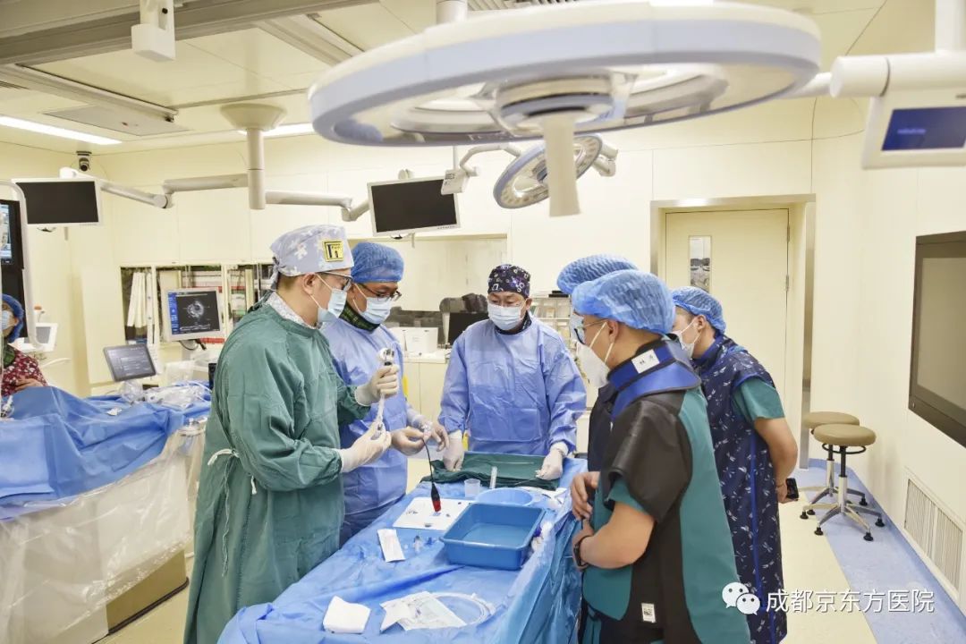 男子血管钙化硬如石，振波球囊技术碎「石」打通生命线