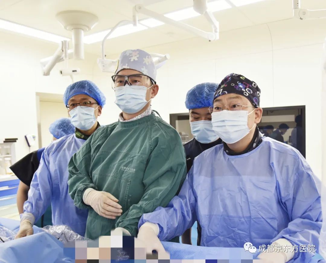 男子血管钙化硬如石，振波球囊技术碎「石」打通生命线